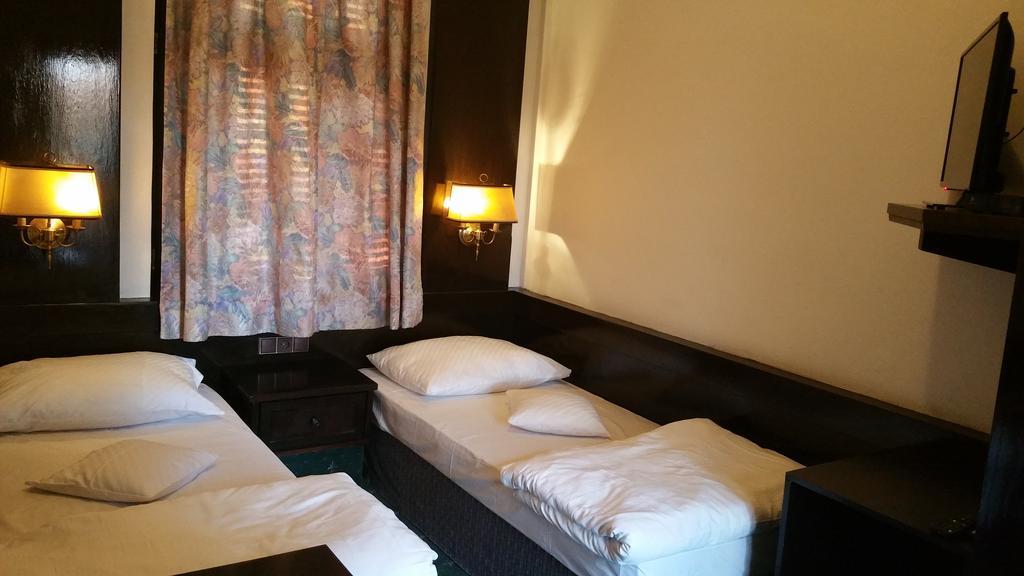 Conacul Balta Alba Hotel Ngoại thất bức ảnh
