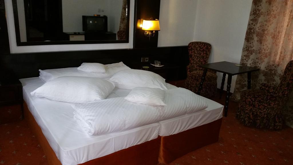 Conacul Balta Alba Hotel Ngoại thất bức ảnh