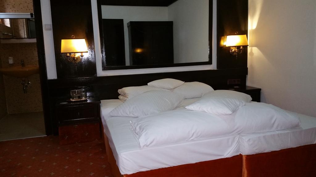Conacul Balta Alba Hotel Ngoại thất bức ảnh