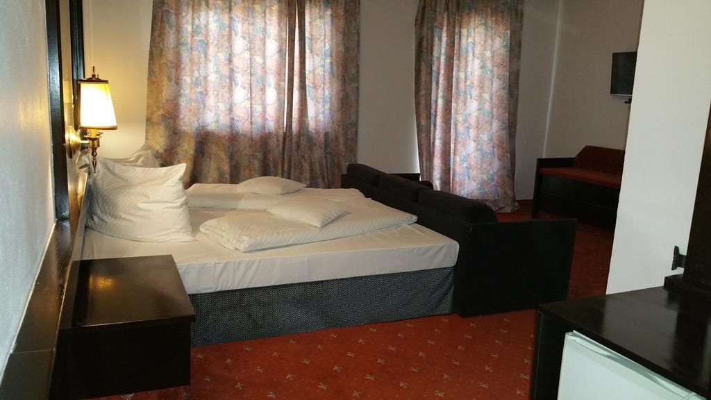 Conacul Balta Alba Hotel Ngoại thất bức ảnh