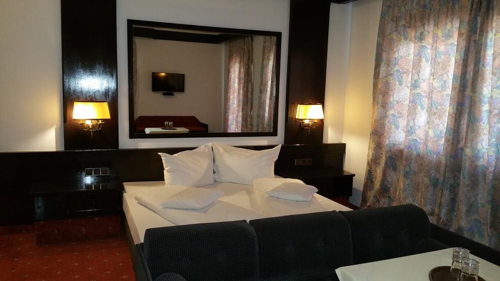 Conacul Balta Alba Hotel Ngoại thất bức ảnh