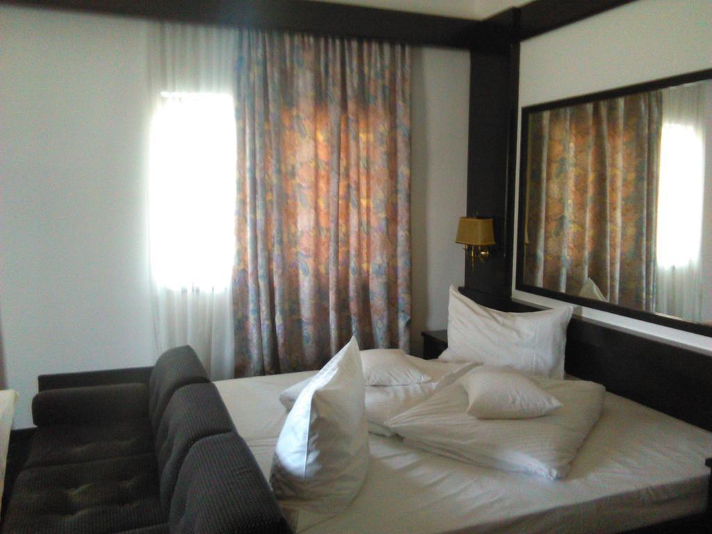 Conacul Balta Alba Hotel Ngoại thất bức ảnh